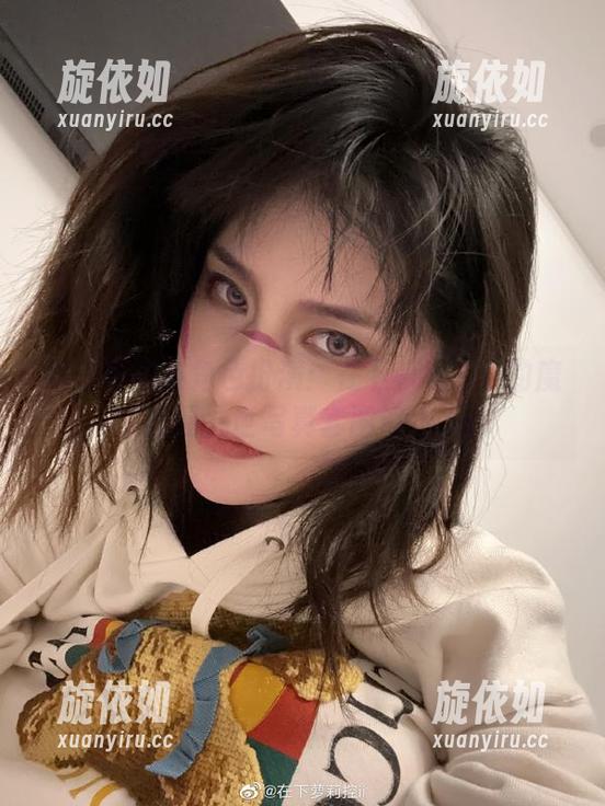 精致构图与角色扮演：在下萝莉控ii的魔王路易九世写真套图解析.txt