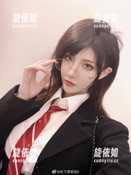福利不停歇！在下萝莉控ii与你分享纯白写真中的细腻情感.txt
