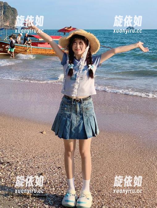 大生模拍 - 发现小曼的粉色写真，丰富图库资源带你走进她的艺术宇宙.txt