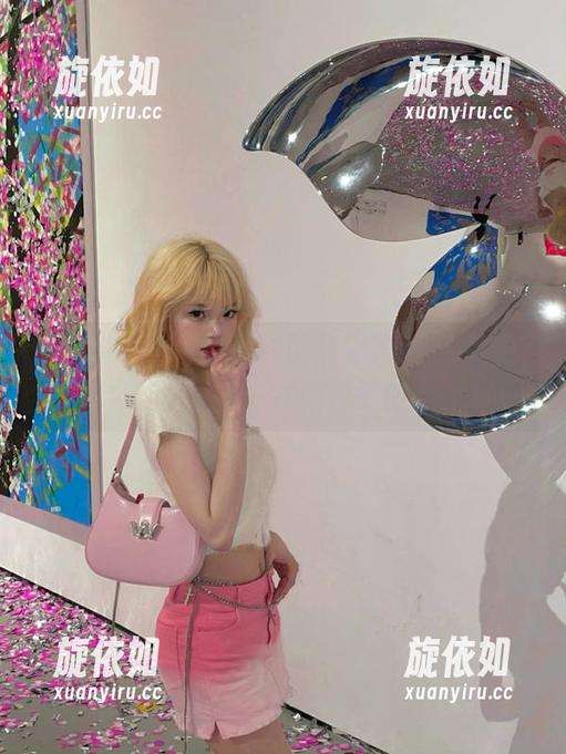 头条女神 - 娜露豹纹图集强势来袭，免费下载带你领略不一样的视觉盛宴！.txt