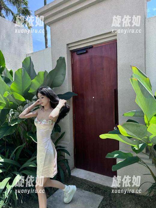 头条女神 - 魅力四射的娜露美足，自信分享动人瞬间的原图.txt