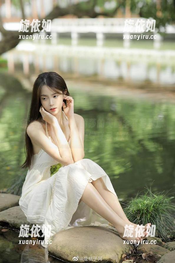 头条女神 - 发现李丽莎的美腿全套写真原图，绝美视觉享受.txt