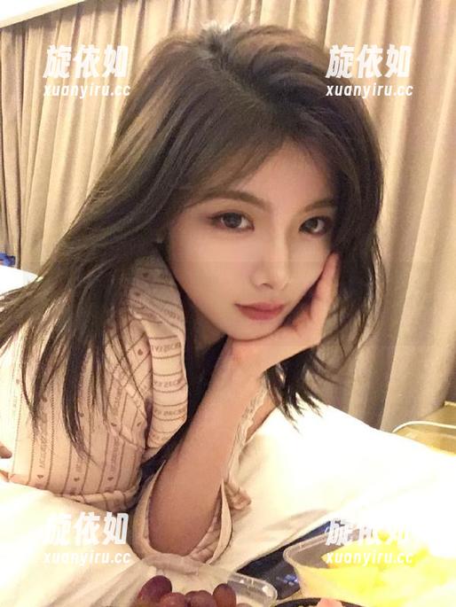头条女神 - 睡衣与美丽的邂逅：杨漫妮私拍写真呈现不一样的居家风格.txt