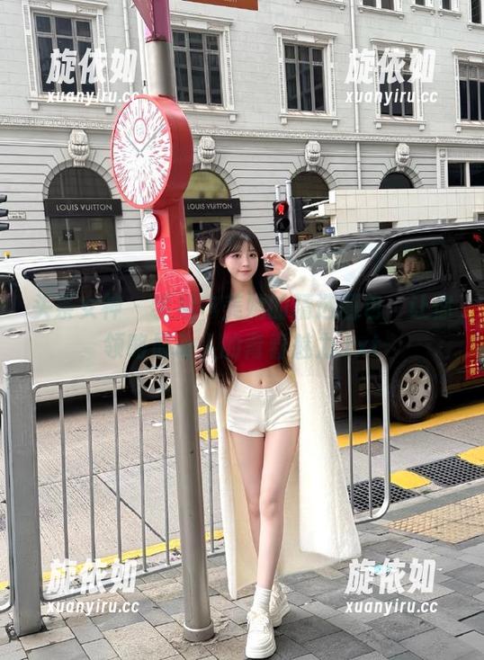头条女神 - 学姐申美嫣的精选图包，让你领略最动人的青春魅力.txt