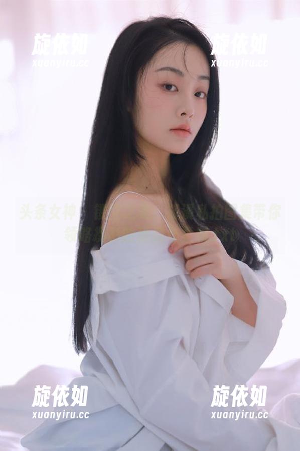 头条女神 - 镂空之美：筱溪私拍图集带你领略摄影的精致与柔和.txt