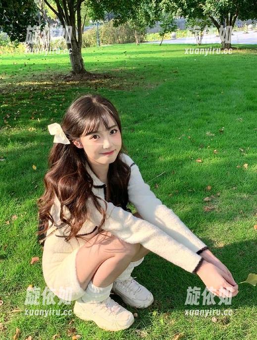 头条女神 - 郭忆然白裙写真图册：白裙映衬下的她，宛如春日里的清晨露珠.txt