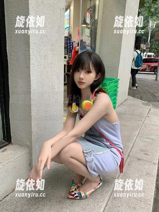 微密圈 - 奶宝妹纸的私拍美图：让小红布兜成为你心中的美丽印记.txt