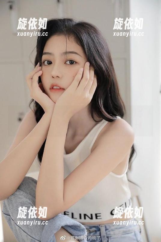 优雅与活力共舞：探索姜仁卿(강인경)水手服的魅力，原图免费下载就在此.txt