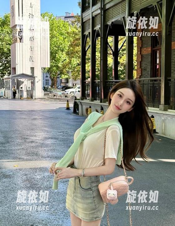 微密圈 - 宋昱欣自拍美图精选，展现她独特的气质和个性魅力，绝对不容错过.txt