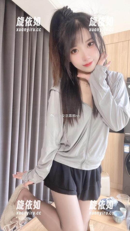 在小女巫露娜学姐的镜头下：获取独特cos资源的最佳途径.txt