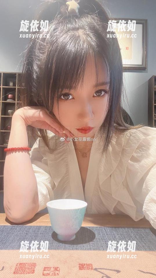 小女巫露娜独特风格丝袜美图精选，带来精彩视觉享受.txt