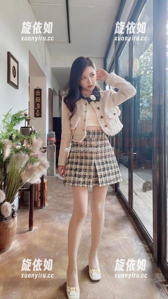 全新作品集上线！小女巫露娜以金丝旗袍展示优雅与风韵的惊艳更新.txt