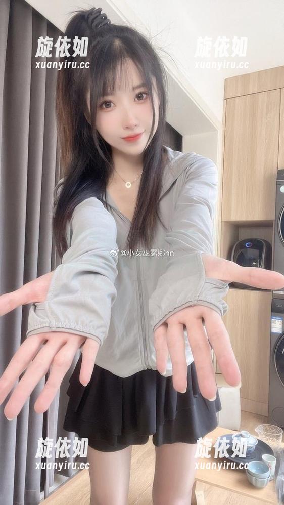小女巫露娜黑金执事高清图集，带你领略别样风情，简直是视觉的极致享受！.txt