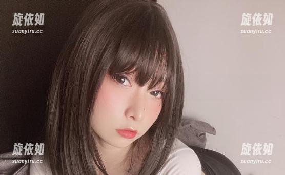 观看小泉学姐吖的自拍图包，见证她与众不同的个性与风采.txt