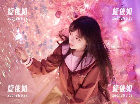 走进小鹿鹿shika的制服私拍，图片呈现她的个性与风采.txt