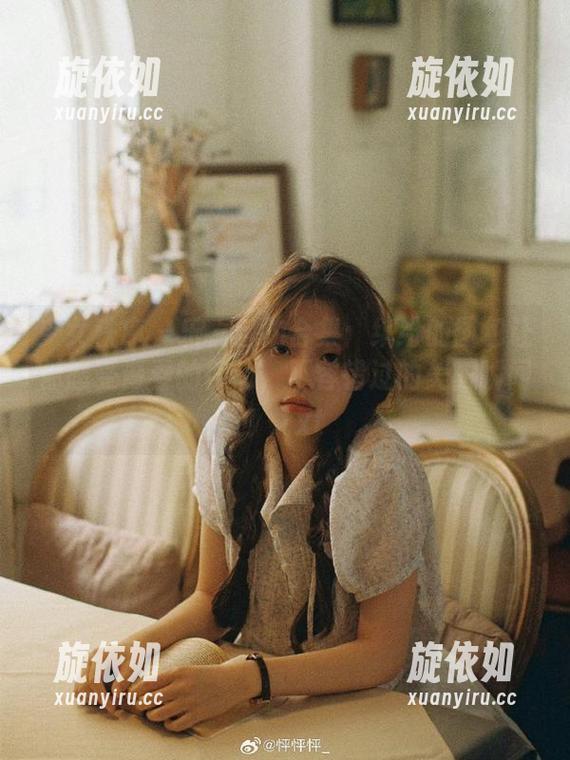少女秩序 - 乐栀自拍合集：缤纷的图包让你感受青春的律动，不容错过的美丽瞬间！.txt