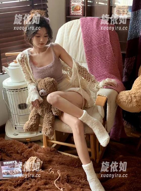 尤果网 - 不容错过的更新！乔依琳带来的绝美足部写真作品.txt