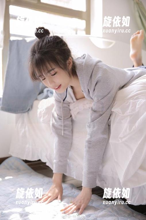 尤果网 - 张小西Ann办公室写真背后的秘密：解析原图与图集的艺术魅力.txt
