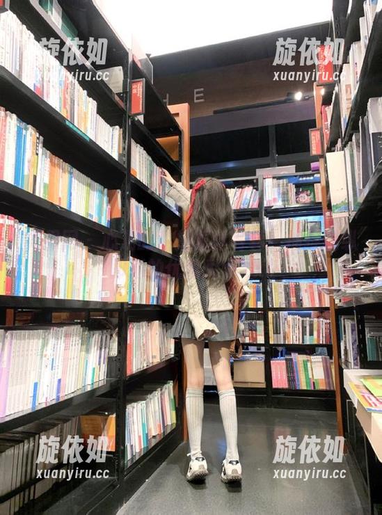 尤果网 - 心儿的私拍蕾丝写真：捕捉稍纵即逝的优雅瞬间.txt