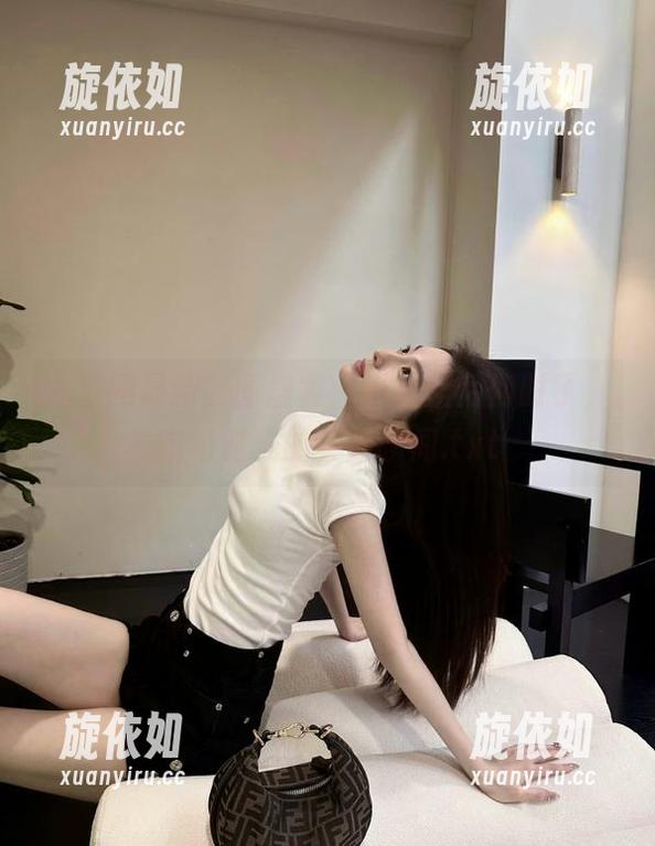 尤果网最新美图盛宴：春花秋月何时了，定格时光的美丽瞬间.txt