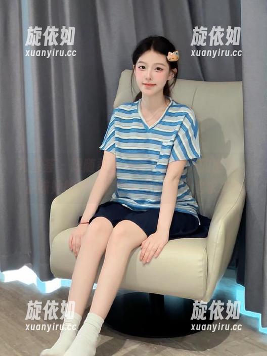 尤蜜荟 - 跟随黄歆苑走入无圣光的世界，品味她的网袜套图人生与时尚追求.txt
