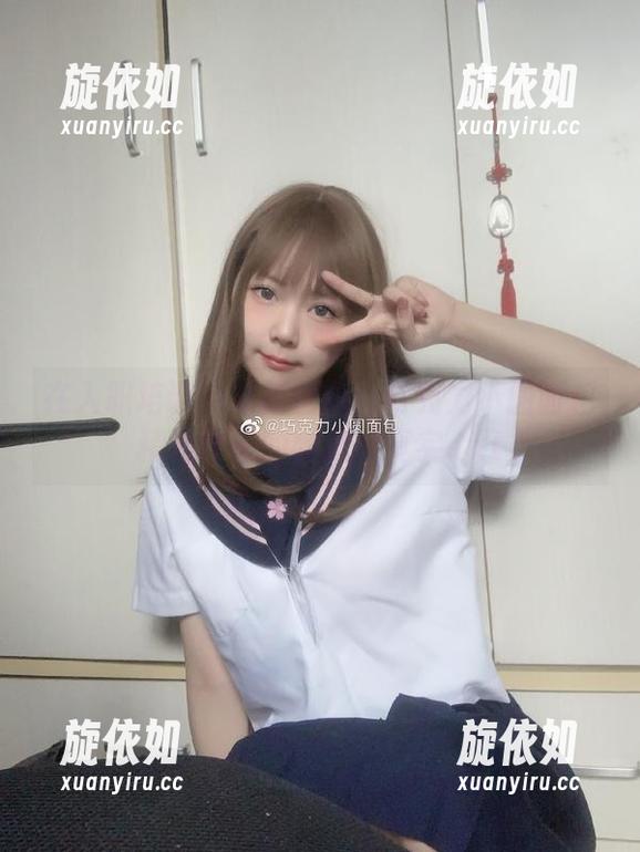 在入职培训中寻找自我：巧克力小圆面包精选作品的幽默与真实.txt