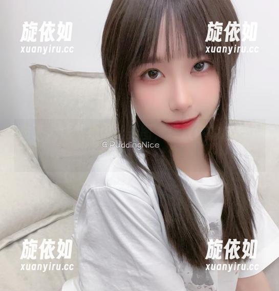 布丁大法私拍黑丝美图，释放你的内心小宇宙.txt
