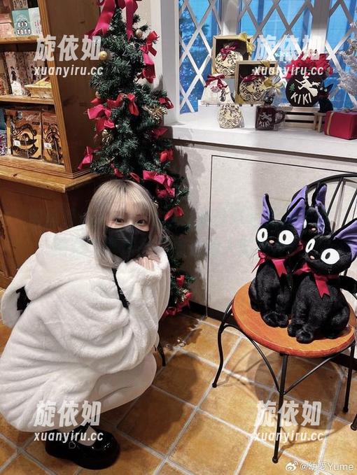 用幼爱youmeko的视角分享古见硝子的精彩写真作品，捕捉动人时刻.txt