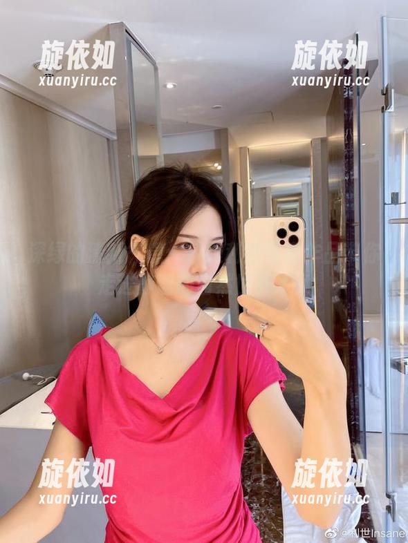 深绿的清新气息：抖娘利世写真作品带你走进静谧的自然世界.txt
