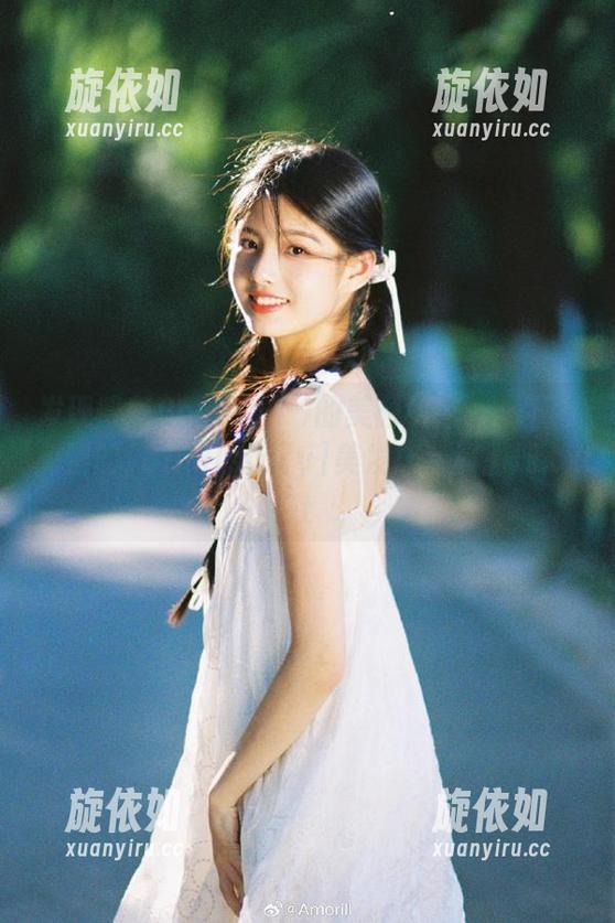 发现普美Bomi(보미)的美丽秘密——下载免费的[Bimilstory]美发店专属图册.txt