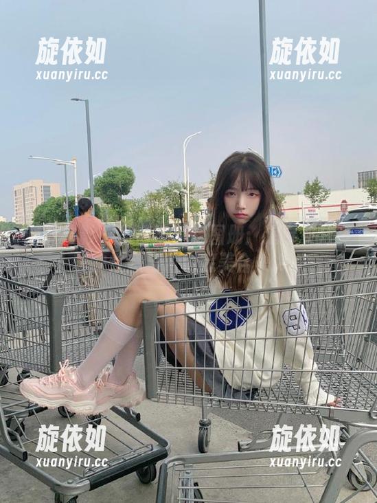 月下摄影 - 茜茜比基尼图册：追寻夏日梦想的性感与时尚完美合集.txt