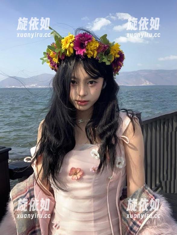 梦丝女神 - 灵唯夏天私拍合集：在炎炎夏日里，让我们绽放青春光彩！.txt
