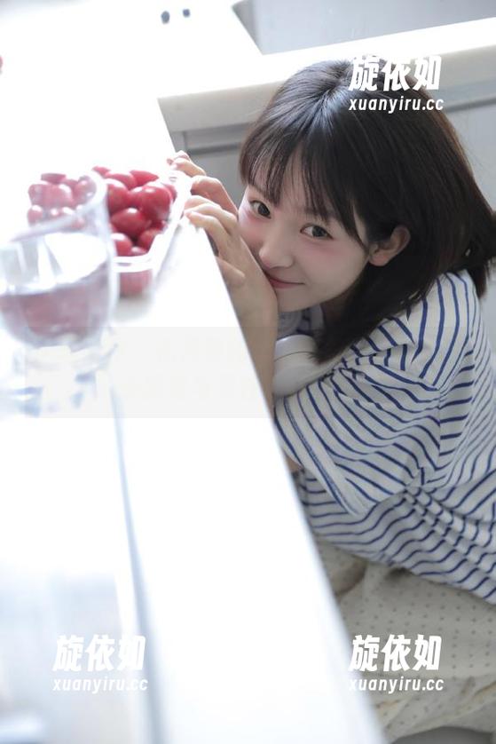 梦丝女神 - 花月舞的透明写真：图集中感受飘逸与灵性的交织.txt