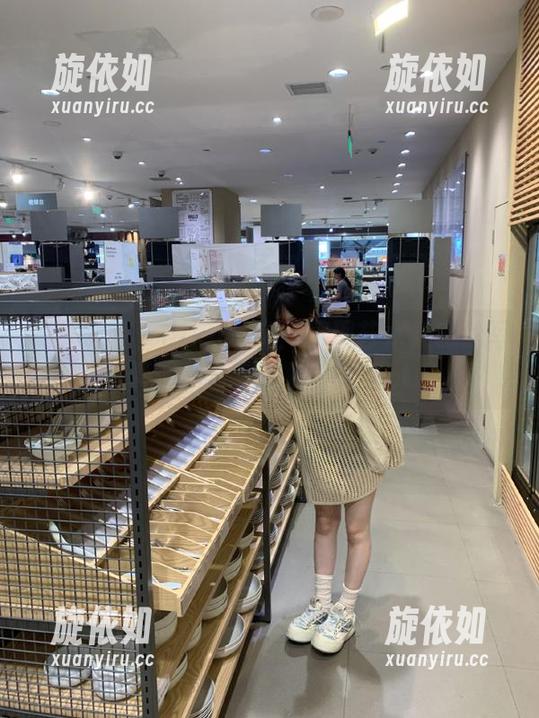 森萝财团 - aika镂空：展现艺术灵魂的写真图包合集精彩上线.txt