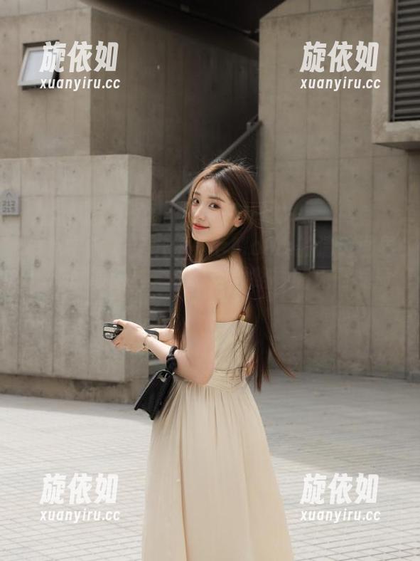 模范学院 - 走进伊小七MoMo的清纯世界：详尽原图与套图带你领略她的无辜气质！.txt