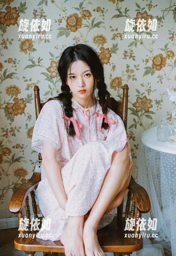 模范学院 - 透视美感：定制李颖煊baby的“裤里丝”图片，展开细腻风格.txt