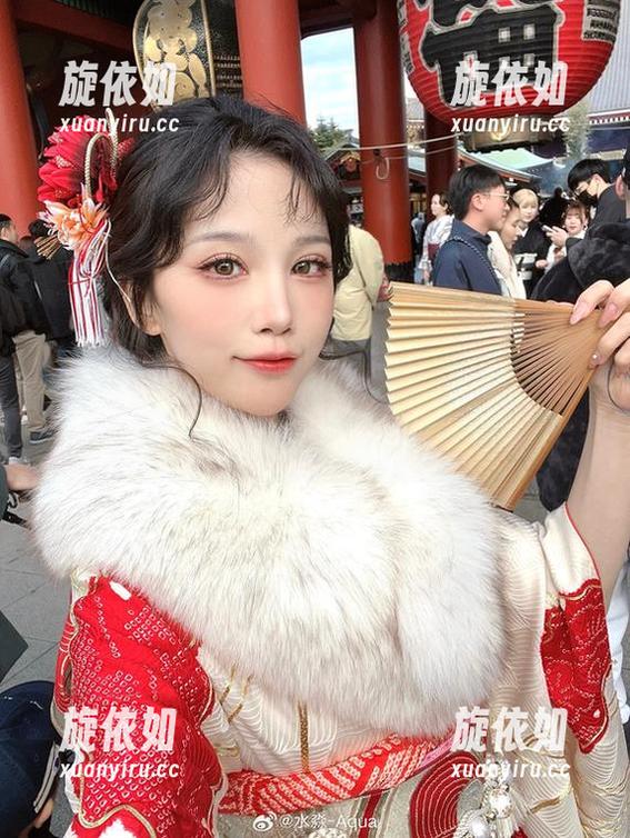 水淼aqua图集更新：探索多种风格的职业装，尽在她最新的写真作品中.txt