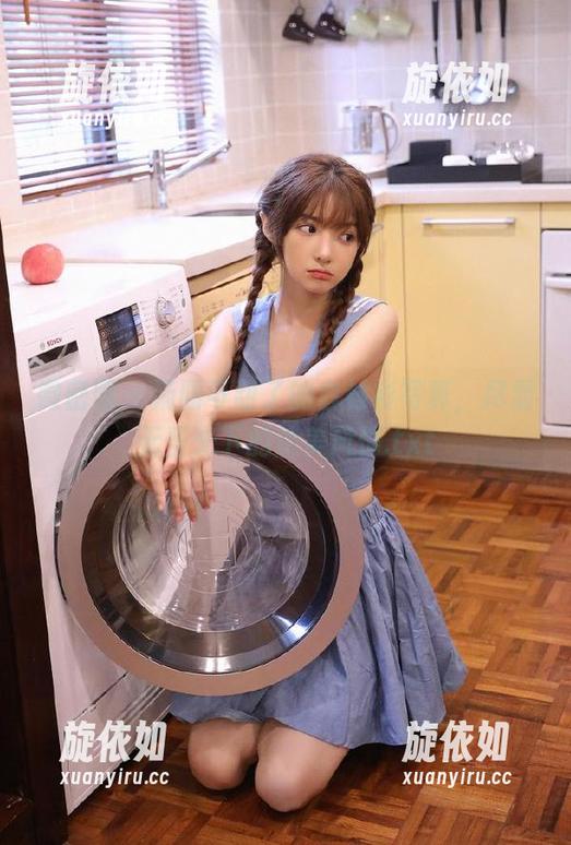 微密圈 - 汤圆可甜了的白衬衫写真，尽显无圣光下的绝美风情.txt