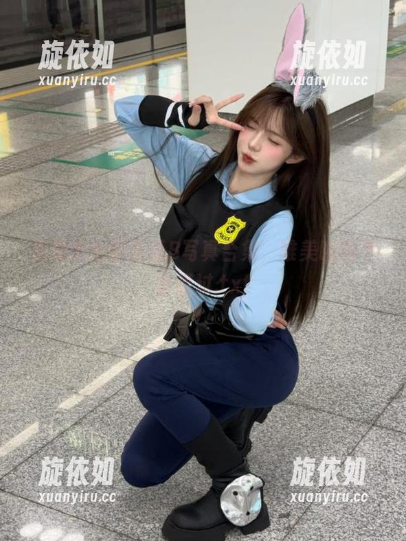 泥泥汝全新圣诞B写真合集，唯美瞬间不容错过.txt
