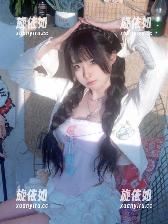 在线探索清水由乃的圣诞见习作品，感受节日的温暖与美好.txt