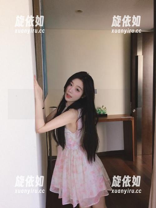 激萌文化 - 全新更新！董晨莉夏天写真合集，带你领略她的夏日魅力.txt