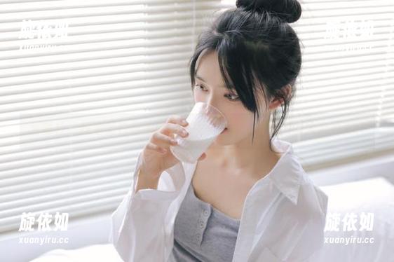 爱蜜社 - 探索萌白酱的世界：精美套装写真集原图大公开.txt