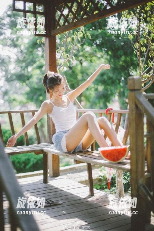 物恋传媒 - 图册精选：感受小茶与黑色的花的原图艺术之美.txt