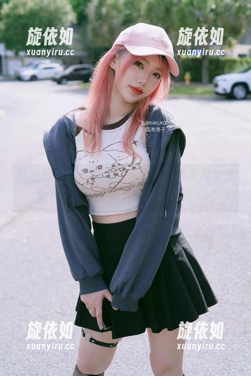 精选写真集：狐洛洛子全新演绎《月之伊布》之美，立刻启航奇妙旅程.txt