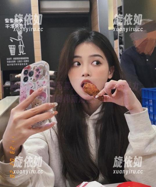 猫萌榜 - 定制写真：叶佳颐的套装魅力，引领时尚新潮流！.txt