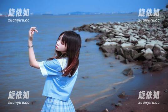 让疯猫ss的竞泳写真带你游览水下世界，尽享视觉盛宴.txt