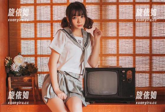 疯猫ss的水手服写真，无圣光图包呈现个性时尚新风格.txt