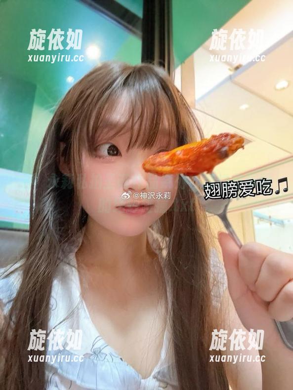 神沢永莉私拍圣诞作品系列，简约与华丽的绝妙碰撞.txt