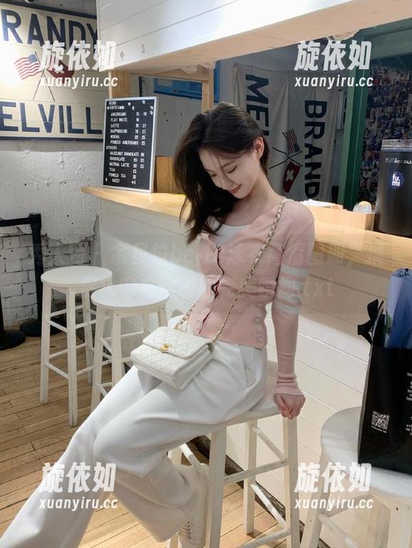 秀人网 - 余贝拉bella泳衣高清图册，捕捉水中与沙滩的完美瞬间.txt