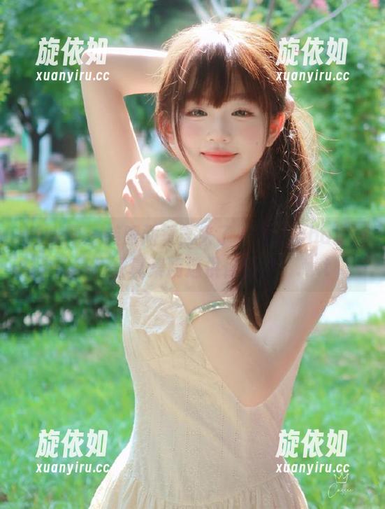 秀人网 - 转眼间夏天来了，周jojobaby比基尼写真集精选供你欣赏！.txt